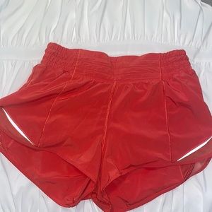 LULULEMON coral hottyhot shorts!